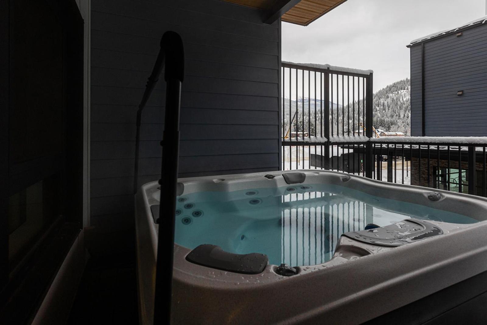 Tally Ho By Revelstoke Vacations Exterior photo